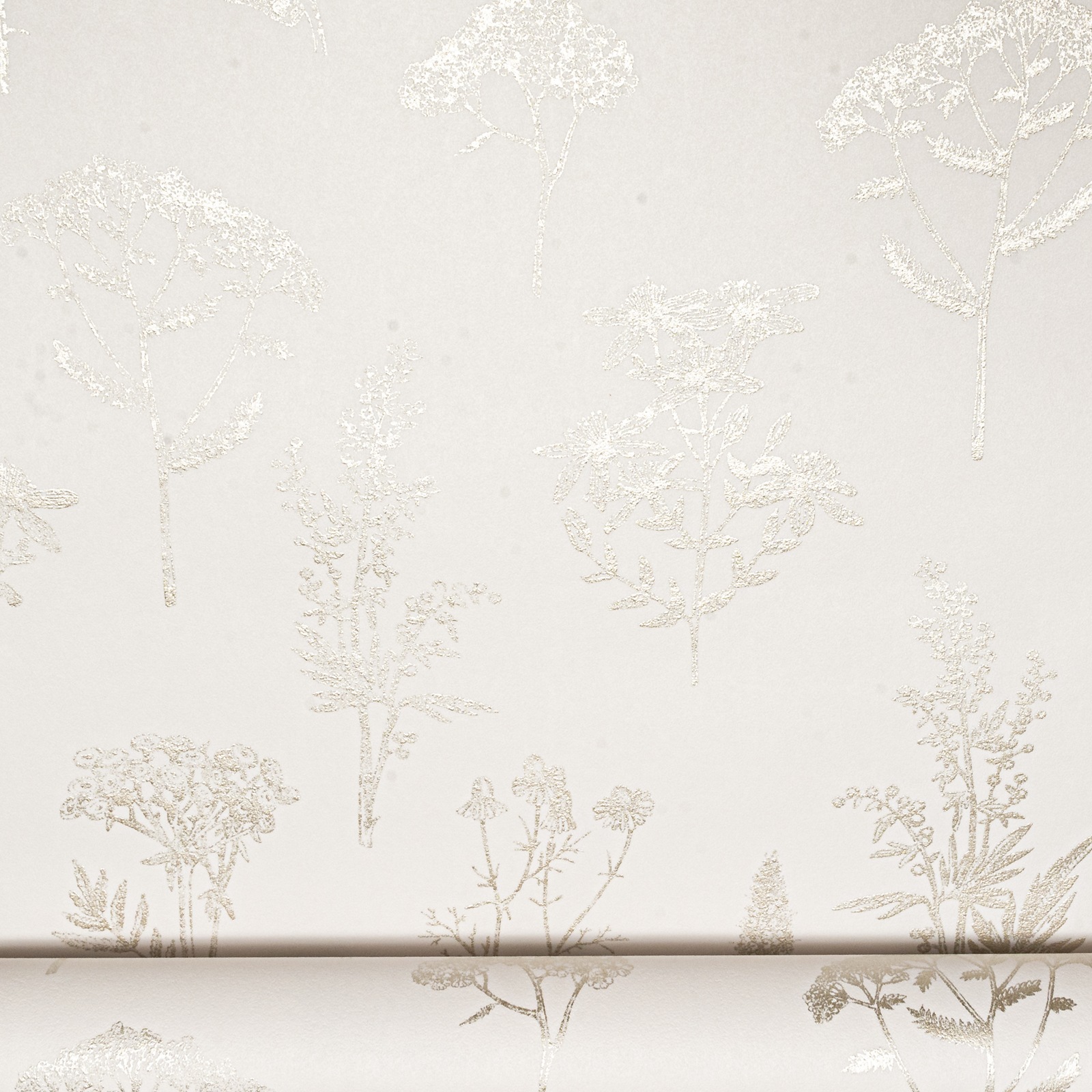 White Floral Wallpaper Gold Metallic Shimmer Thick Slightly Imperfect Feature Wall - Image 9