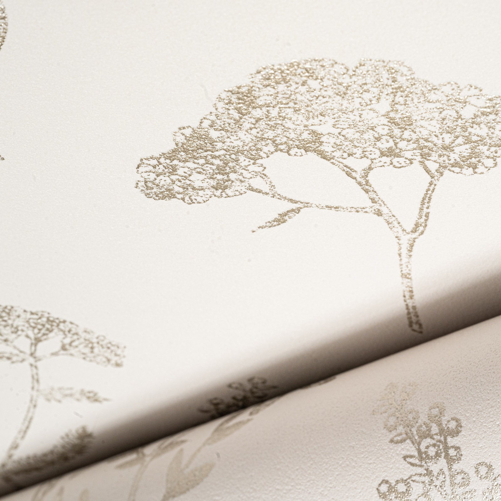 White Floral Wallpaper Gold Metallic Shimmer Thick Slightly Imperfect Feature Wall - Image 2